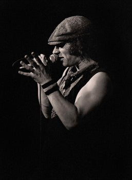 Brian_Johnson_-_Manchester_Apollo_-_1982