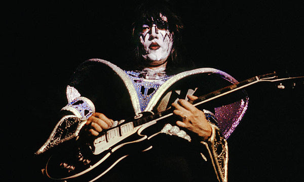 Ace Frehley bei einer Show mit KISS