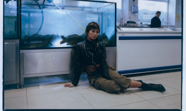 beabadoobee post ihre neue Single vor einem Aquarium