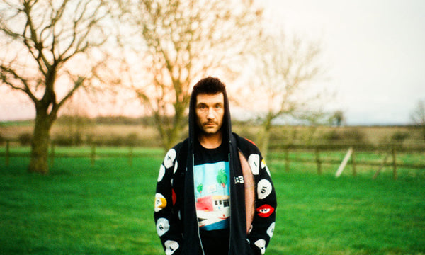 Neues Album: „&“ kündigt eine neue Ära im Schaffen von Bastille an