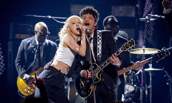 Rosé und Bruno Mars performen APT als Rock-Song