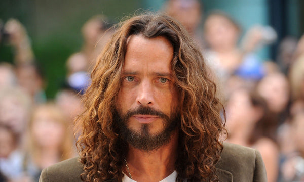 Chris Cornell blickt in Camera