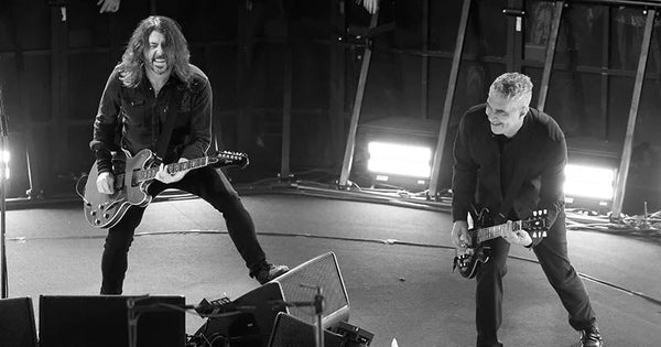 Dave Grohl und Pat Smear live on stage