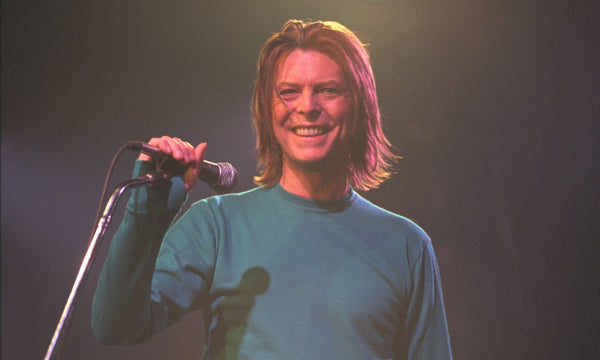 David Bowie lächelt