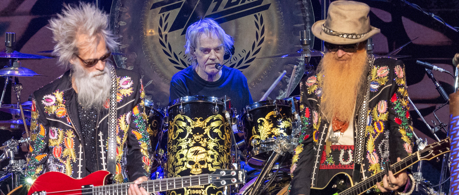 ZZ Top live, von links nach rechts: Elwood Francis, Frank Beard, Billy Gibbons