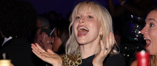 Hayley Williams applaudiert