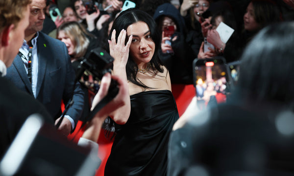 Charli xcx bei der Premiere von "The Moment"