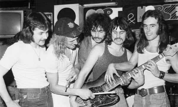 Zeitsprung: Am 1.5.1976 spielen Iron Maiden ihre allererste Show.