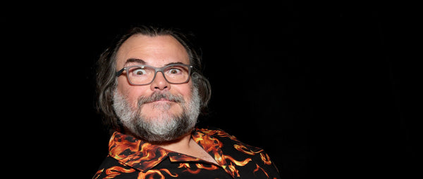 Jack Black blickt in die Kamera