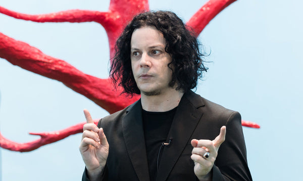 Jack White gestikuliert