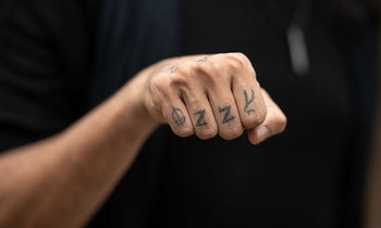 Hand mit Ozzy-Tattoo bei Abschiedsshow