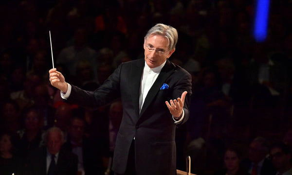 Michael Tilson Thomas dirigiert