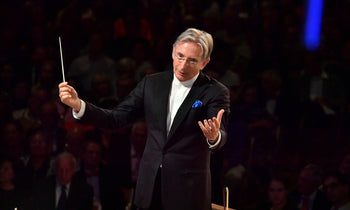 Michael Tilson Thomas dirigiert