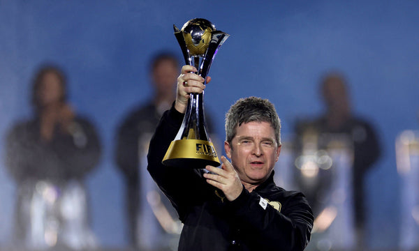 Noel Gallagher mit Pokal