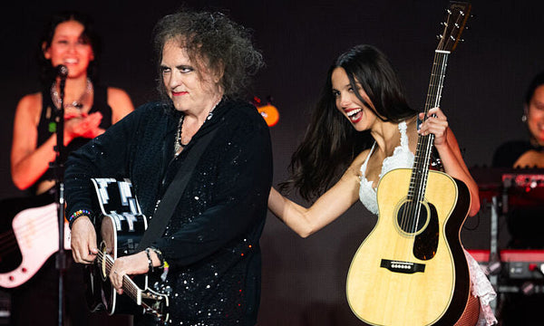 Olivia Rodrigo und Robert Smith beim Glastonbury 2025