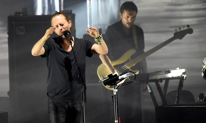 Radiohead Thom Yorke und Colin Greenwood auf der Bühne
