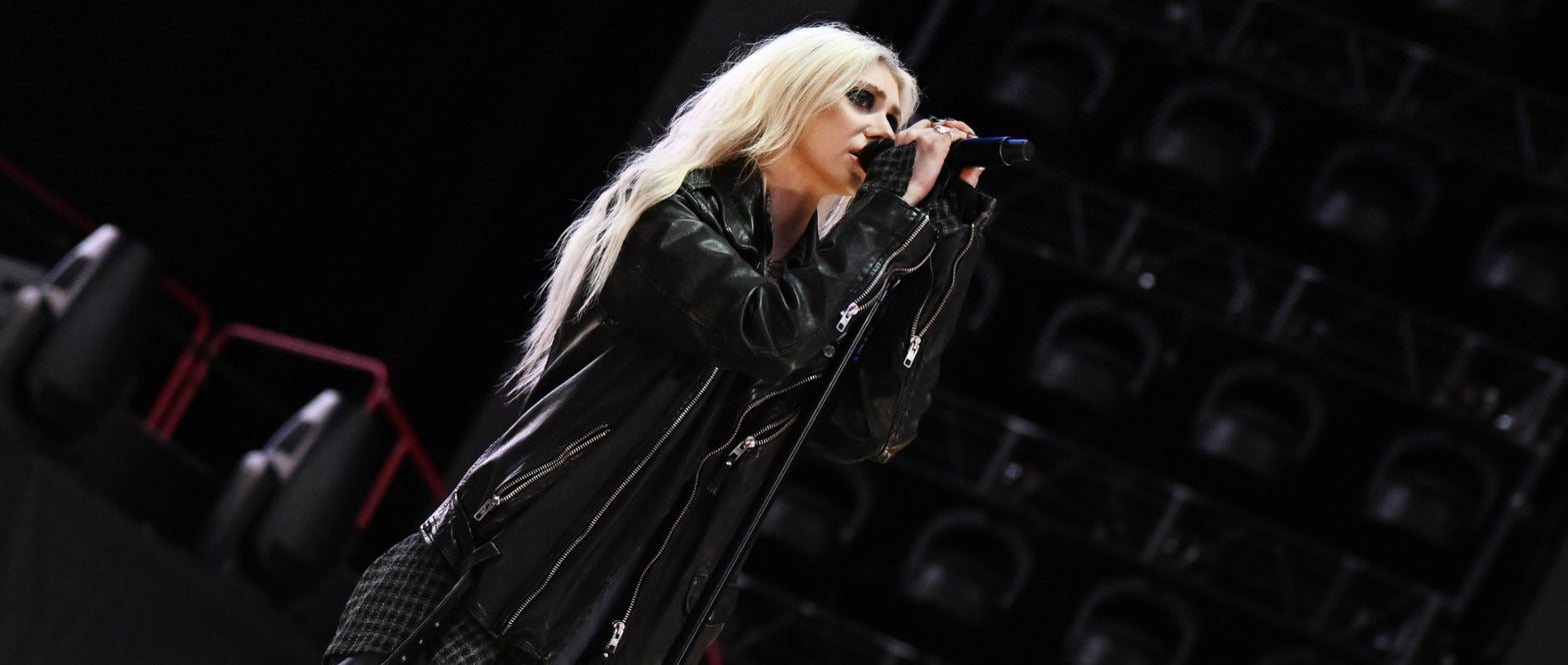 Taylor Momsen singt