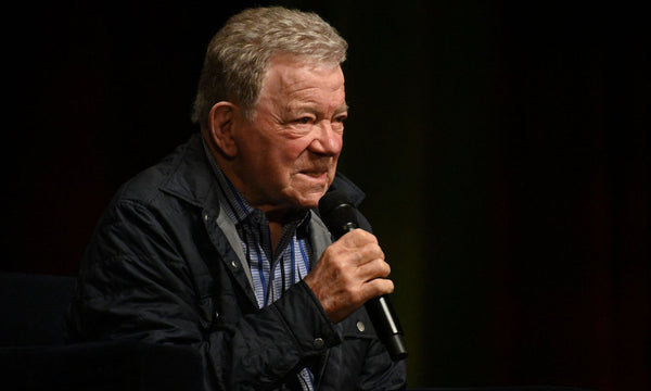 William Shatner mit Mikrofon