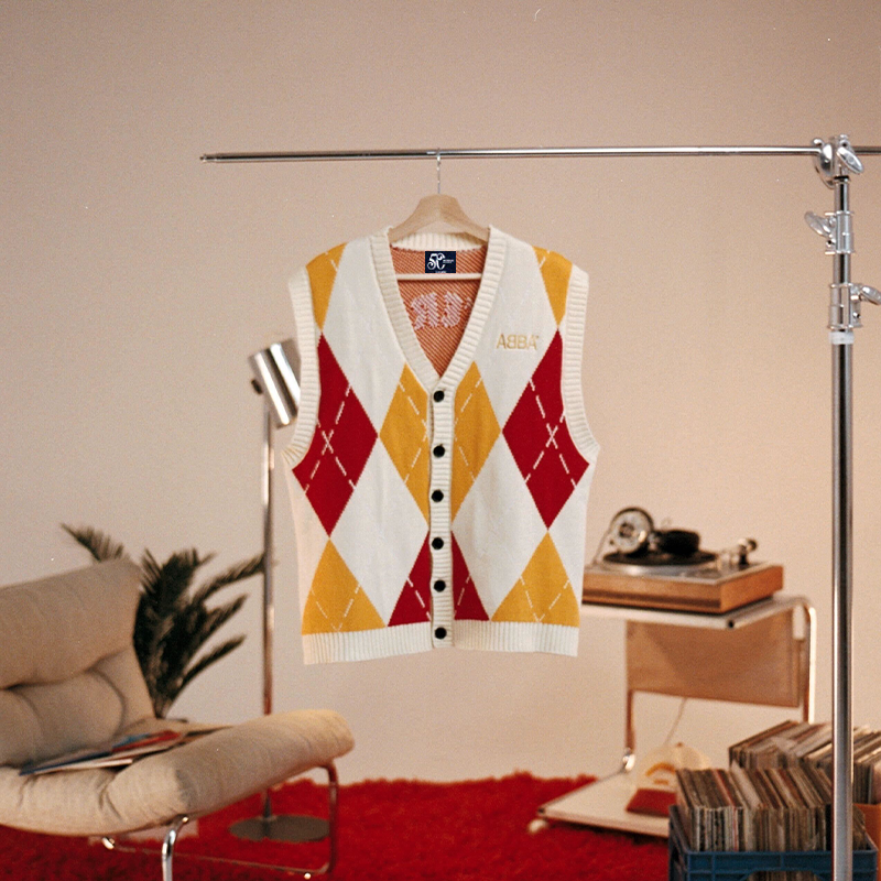 https://images.bravado.de/prod/product-assets/product-asset-data/abba/abba/products/506847/web/430960/image-thumb__430960__3000x3000_original/ABBA_Waterloo-Knitted-Vest_Strickweste_s506847_o2435698_a430960_v11616184.f27c5cbd.png