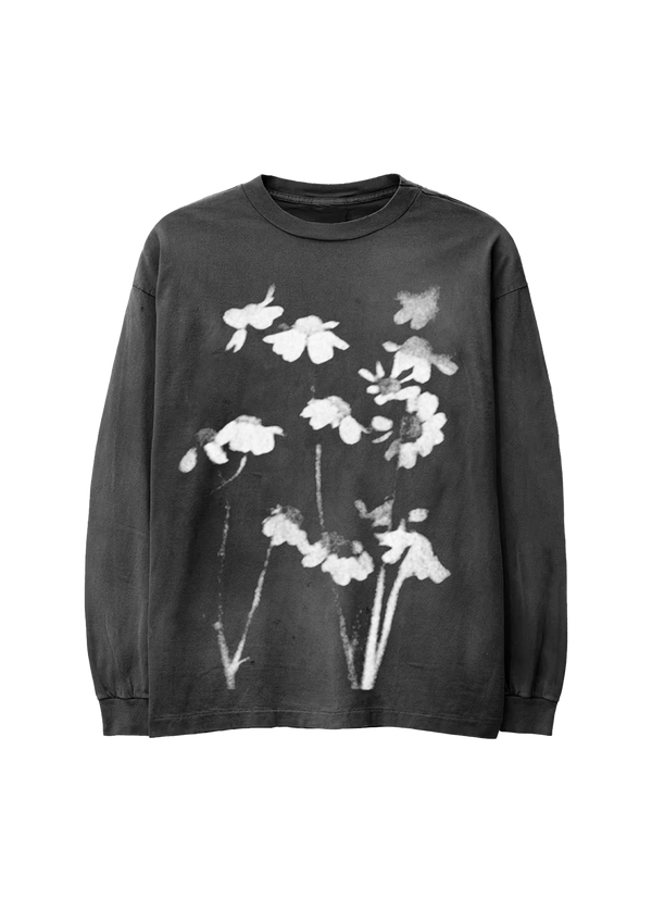 Ariana Grande - petal blurred flowers longsleeve (Longsleeve)