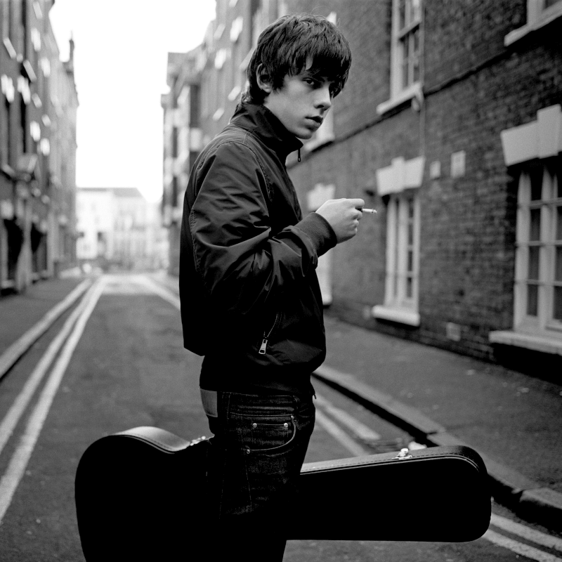 https://images.bravado.de/prod/product-assets/jake-bugg/jake-bugg/products/143612/web/325303/image-thumb__325303__3000x3000_original/Jake-Bugg-Jake-Bugg-10th-Deluxe-Anniversary-Edition-Vinyl-143612-325303-1663453644.69dbf37a.png