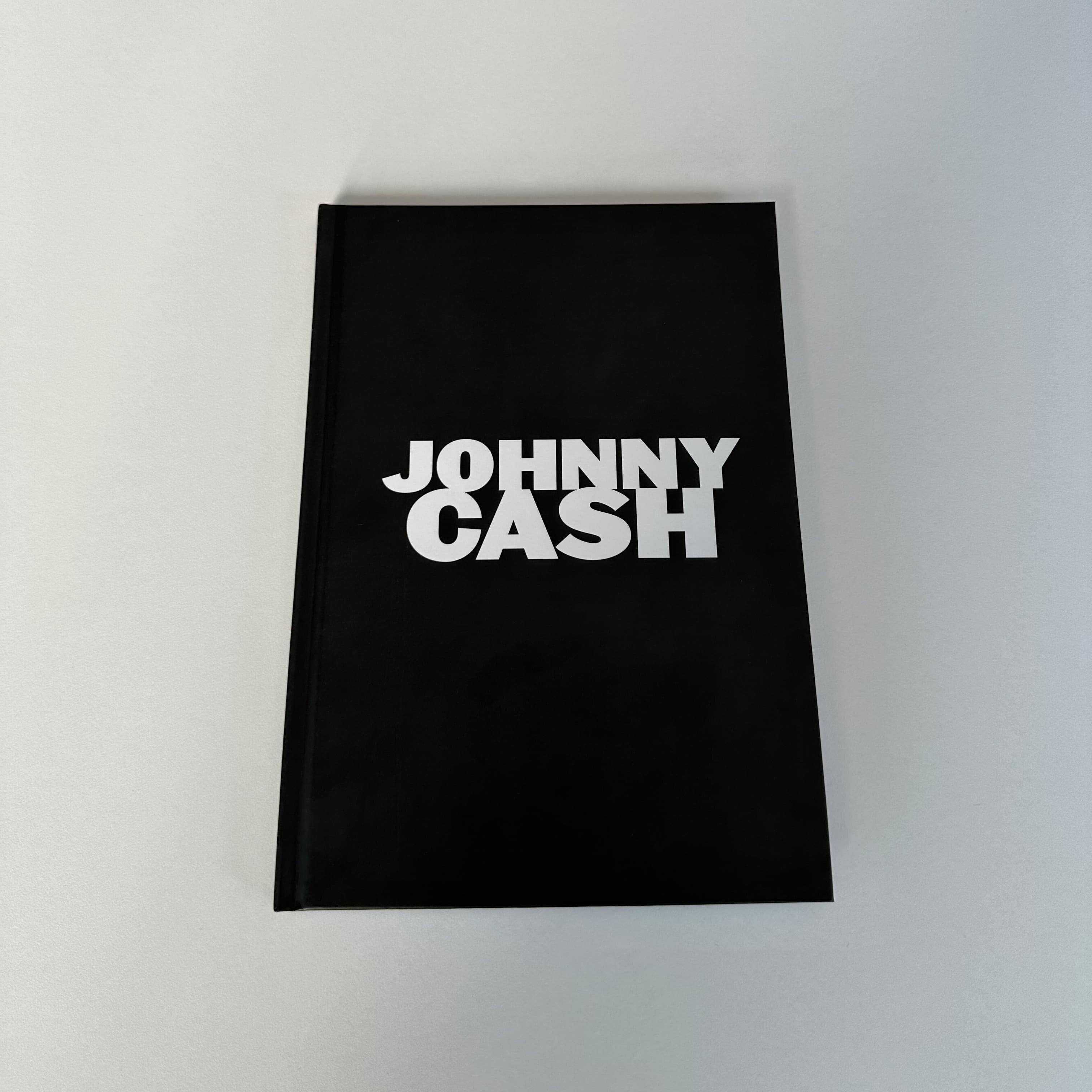 https://images.bravado.de/prod/product-assets/product-asset-data/cash-johnny/johnny-cash/products/510052/web/479054/image-thumb__479054__3000x3000_original/Johnny-Cash_Hello-Out-There_Limitierte-Nummerierte-Weisse-2x7-Vinyl-Notizbuch_s510052_o5466028_a479054_v12266516.1236ebcc.jpg