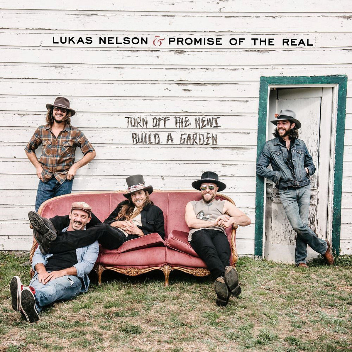 https://images.bravado.de/prod/product-assets/lukas-nelson-promise-of-the-real/lukas-nelson-promise-of-the-real-d2c-tt/products/510793/web/483512/image-thumb__483512__3000x3000_original/Lukas-Nelson-Promise-of-the-Real_Turn-Off-The-News-Build-A-Garden_Vinyl_s510793_o5488655_a483512_v12277498.5635dc2d.jpg