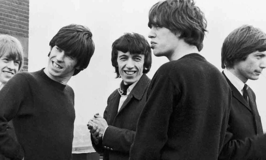 Das Foto zeigt die Rolling Stones in jungen Jahren.