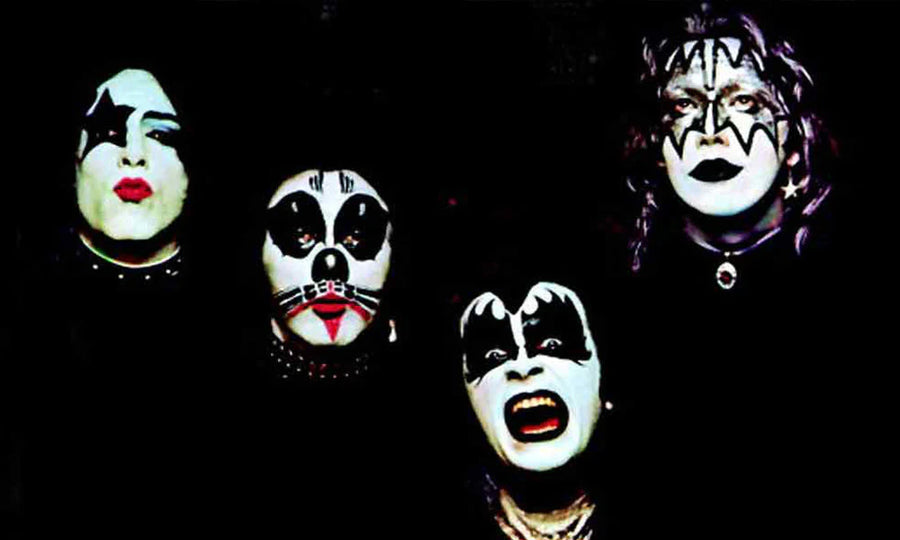 Das Foto zeigt die Rockband KISS in den 70ern