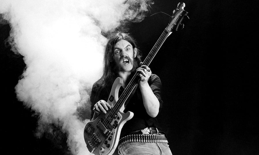 Das Bild zeigt Lemmy Kilmister von Motörhead live